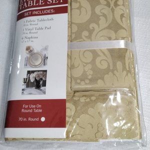 Town & Country Everything Table Set Tablecloth 70" Round Gold Paisley pattern 11